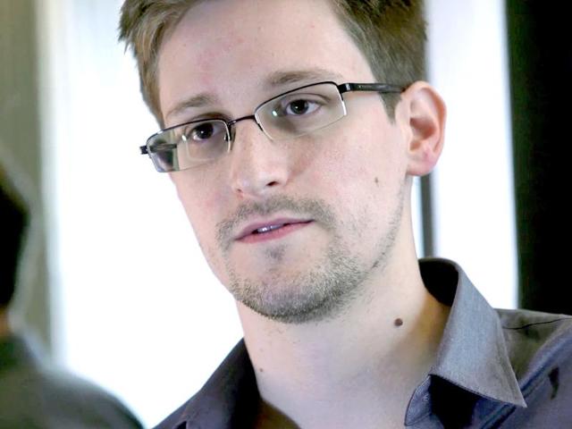 How Wikileaks Helped Snowden Avoid Extradition | Shortform Books