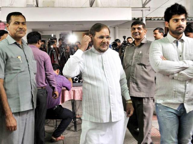 JD(U) President Sharad Yadav talks to the media after meeting BJP's former President Nitin Gadkari in New Delhi. HT Photo/Mohd Zakir