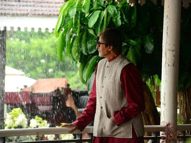Amitabh Bachchan is in a mood to celebrate the monsoon season. Be it the melodious way with Rimjhim Gire Saawan or the naughty Aaj Rapat Jaayein - the actor is totally cherishing the moment. Take a look (Photo: Facebook/AmitabhBachchan)