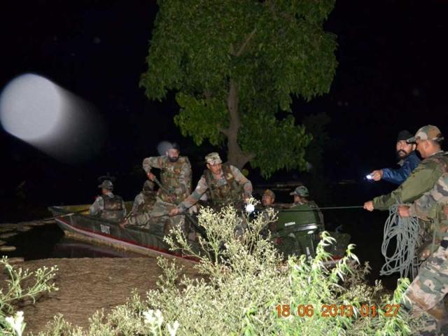 The army is seen carrying out rescue operations in areas of Uttarakhund severely affected by heavy rains and floods. (Photo courtesy: Indian Army)