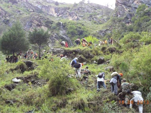 The army carries out rescue operations in areas of Uttarakhund severely affected by heavy rains and floods. (Photo courtesy: Indian Army)