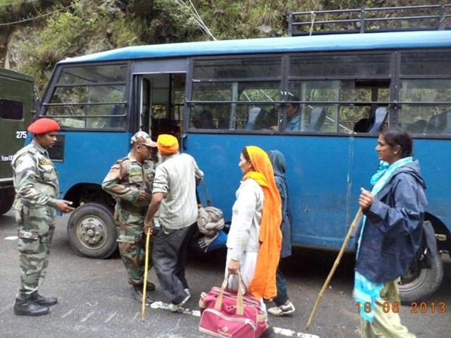 The army carries out rescue operations in areas of Uttarakhund severely affected by heavy rains and floods. (Photo courtesy: Indian Army)