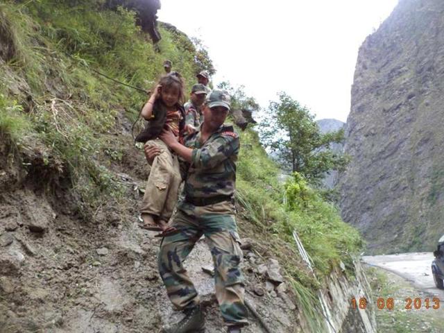 The army carries out rescue operations in areas of Uttarakhund severely affected by heavy rains and floods. (Photo courtesy: Indian Army)
