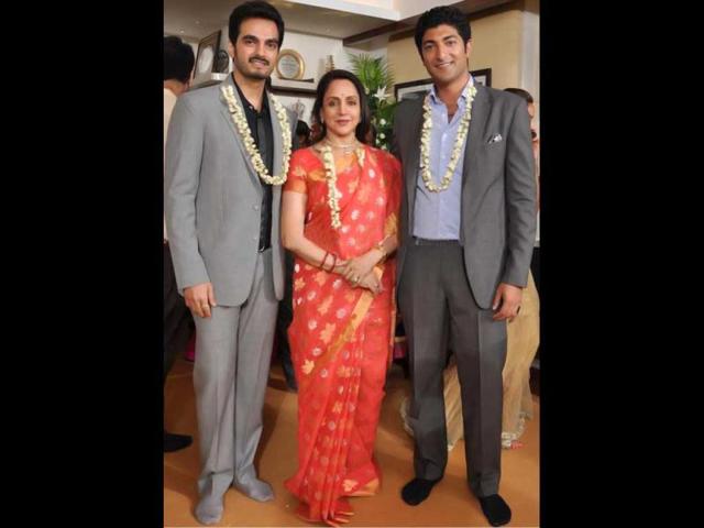 Hema Malini poses with her sons-in-law. (Photo: Pinkvilla)