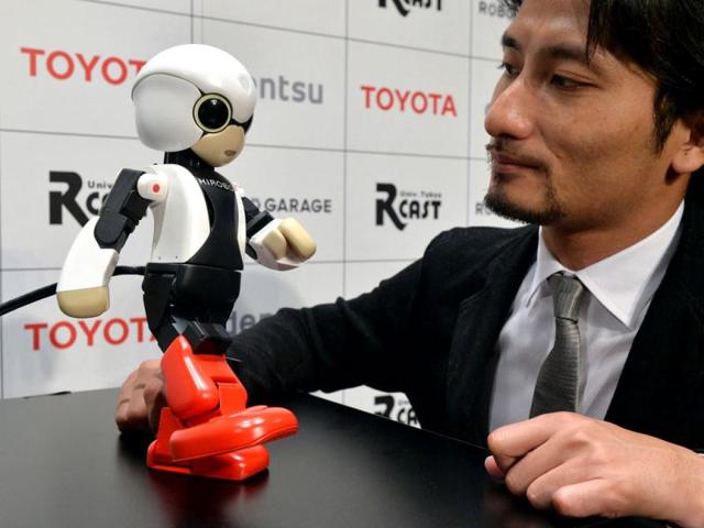 Japan's Tokyo University robot creator Tomotaka Takahashi demonstrates a humanoid robot Kirobo which reacts to Takahashi's voice and speaks with gestures in Tokyo. (AFP Photo)