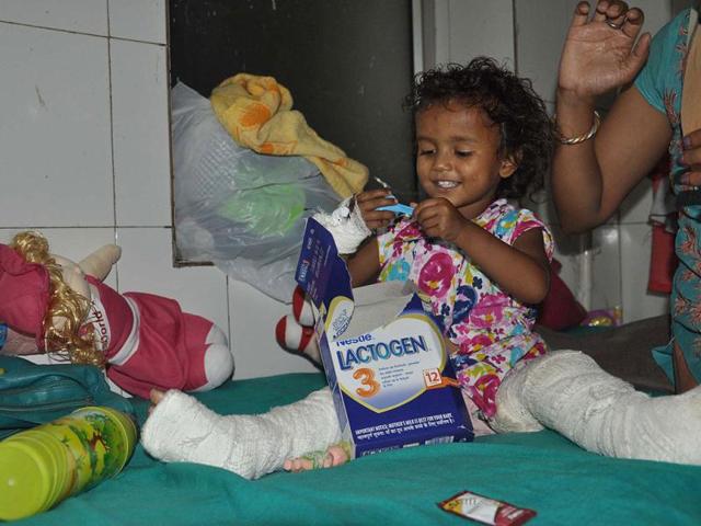 A-three-year-old-rescued-from-Kedarnath-recuperates-with-broken-legs-at-the-district-hospital-of-Dehradun-The-child-is-unable-to-tell-the-name-of-her-parents-or-any-other-information-that-may-help-identify-her-Authorities-have-issued-her-photo-hoping-her-relatives-will-spot-her-HT-photo A-three-year-old-rescued-from-Kedarnath-recuperates-with-broken-legs-at-the-district-hospital-of-Dehradun-The-child-is-unable-to-tell-the-name-of-her-parents-or-any-other-information-that-may-help-identify-her-Authorities-have-issued-her-photo-hoping-her-relatives-will-spot-her-HT-photo