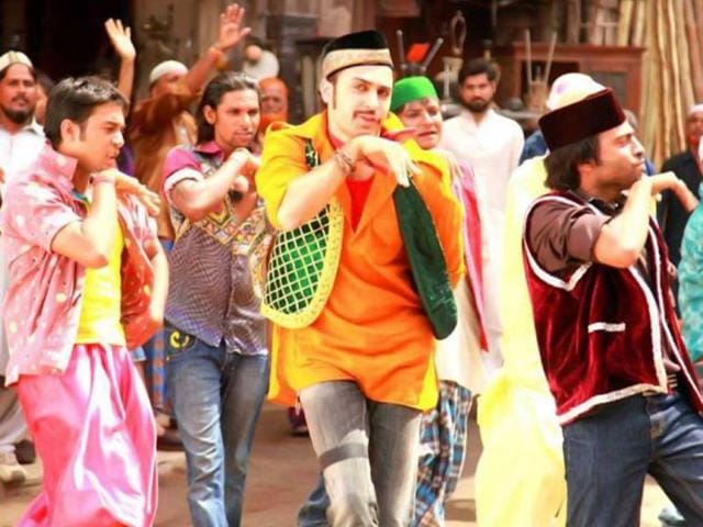 Imran Khan dancing to the funny lyrics of Tayyab Ali.
