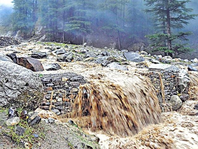 The same stream, when the rains cut the Uttar­k­ashi-Gangotri road, obstructed pilgri­ms from reaching the army camp for two days. (HT Photo/Prasad Nichenametla)