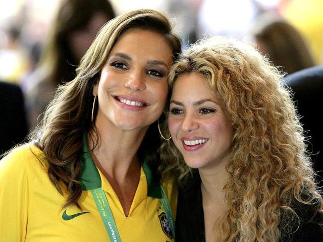Singer Shakira poses with Brazil singer Ivete Sangalo during the Confederations Cup final match between Brazil and Spain in Rio de Janeiro. Reuters