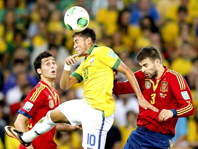 Brazil's Neymar heads the ball between Spain's Alvaro Arbeloa and Gerard Pique during the Confederations Cup final match at the Estadio Maracana in Rio de Janeiro. Reuters