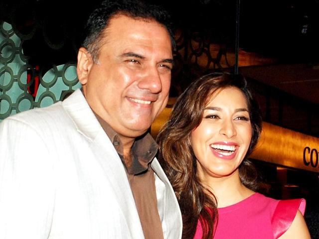 Boman Irani and Sophie Chaudhary pose for the shutterbugs in Mumbai. (AFP Photo)