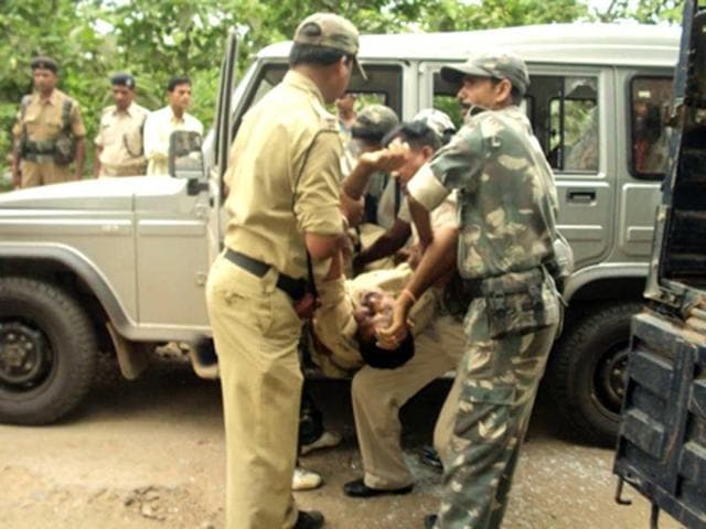 Policemen carry their slain colleague out of the attacked car after the Maoist attack in the Damini forests, Dumka district of Jharkhand. Hindustan Photo