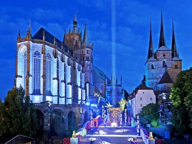 Actors play during a rehearsal of the opera "Turandot" by Giacomo Puccini at the DomStufen open air festival (Domstufen-Festspiele) in front of the Mariendom (Cathedral of Mary) in Erfurt, central Germany. (AP Photo)