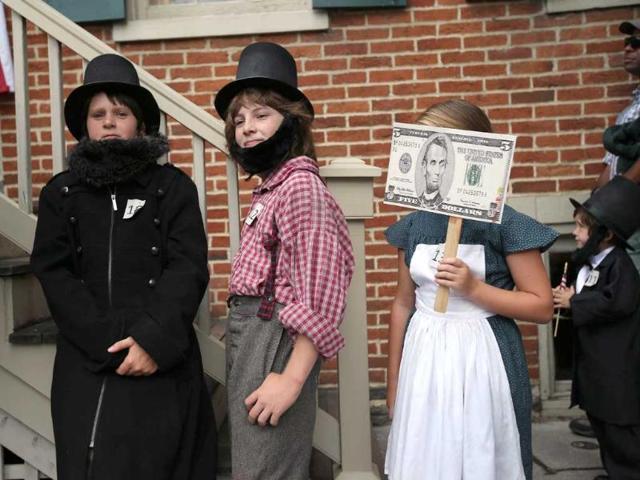 Constestants take part in an Abraham Lincoln look-alike contest on the 150th anniversary of the historic Battle of Gettysburg in Gettysburg, Pennsylvania. AFP Photo