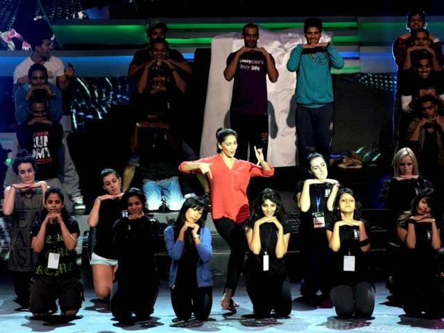 Madhuri practicing with the dancers. (AFP Photo)