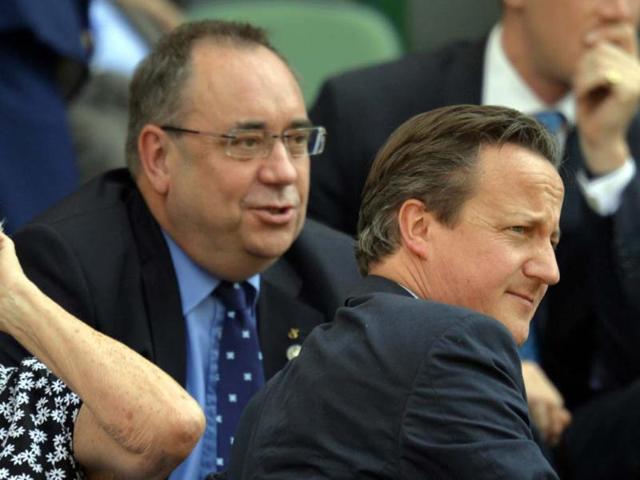British PM David Cameron and Scotland's minister Alex Salmond watch the Wimbledon men's singles final between Novak Djokovic and Andy Murray in London. AFP