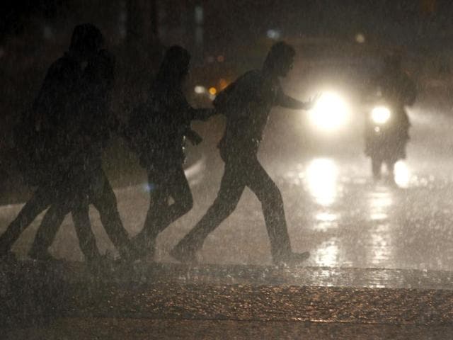 Heavy monsoon rain brings relief but tags along commuting difficulties for Delhiites. (HT Photo/Raj K Raj)