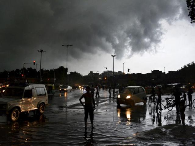 Dark clouds hover over the horizon as the city prepares itself for heavy rains. (HT Photo/Shubham Gupta)