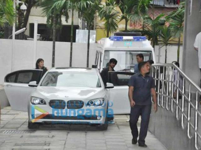 Shahrukh Khan reaches the hospital