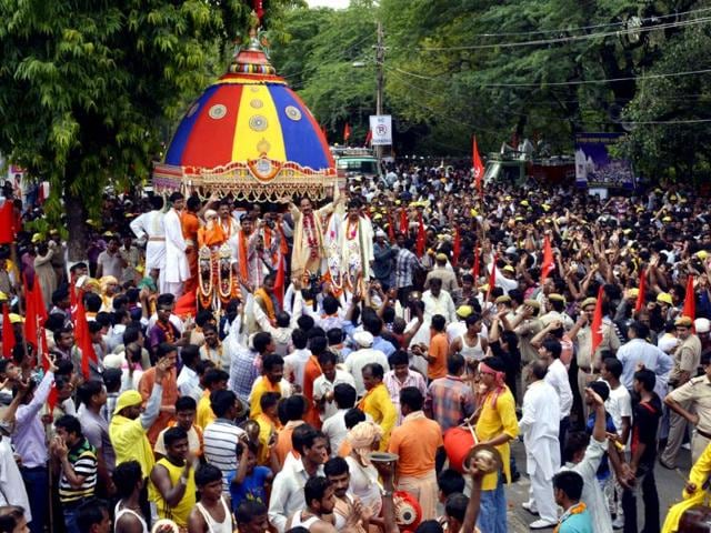Devotees pull the chariot of Lord Jagannath, Balabhadra and Subhadra during the traditional Jagannath Rath Yatra in New Delhi. (Shubham Gupta/HT)