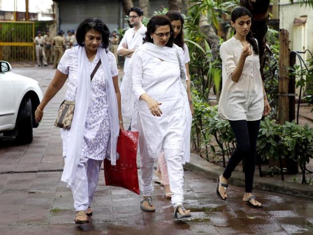 Pran's daughter Pinky (centre) with relatives