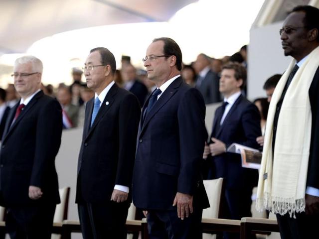 Croatia's President Ivo Josipovic, UN general secretary Ban Ki-Moon, French President Francois Hollande and Malian President Dioncounda Traore watch the Bastille Day parade in Paris. (AFP Photo)