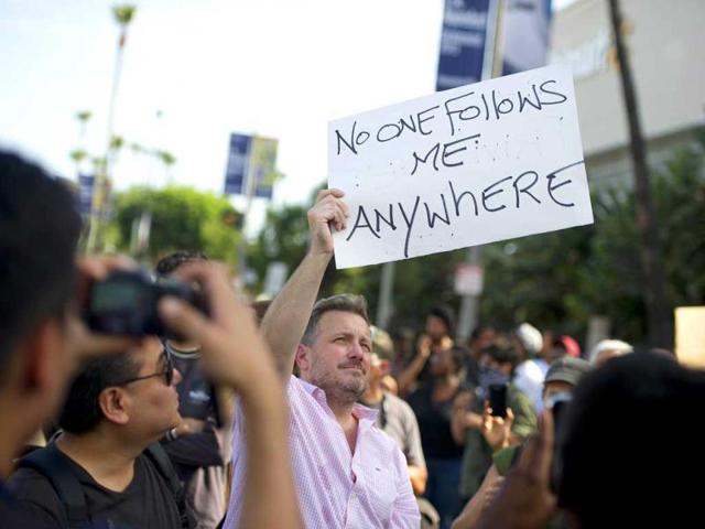 Demonstrators angry at the acquittal of George Zimmerman in the death of Trayvon Martin protest in Los Angeles, California. (AFP Photo)