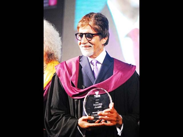 Aw moment: Big B revisiting college days?