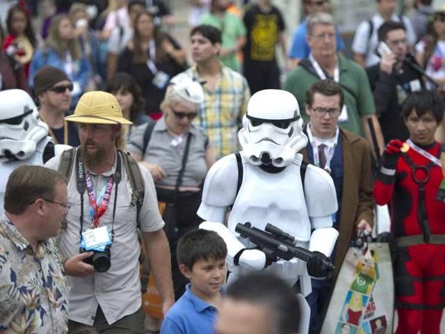 A Storm Trooper walks through the crowd outside Comic Con 2013 in San Diego California July 19, 2013. (AFP Photo)