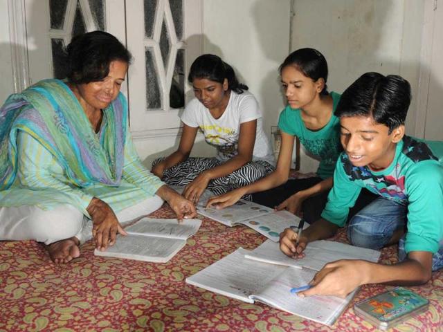 A-photo-of-acid-attack-victim-Meena-Soni-interacting-with-children-Ten-years-after-the-acid-attack-she-is-living-happily-in-Chowk-area-of-Lucknow-Deepak-Gupta-Hindustan-Times A-photo-of-acid-attack-victim-Meena-Soni-interacting-with-children-Ten-years-after-the-acid-attack-she-is-living-happily-in-Chowk-area-of-Lucknow-Deepak-Gupta-Hindustan-Times