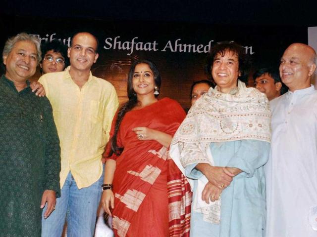 Vidya with Gowariker, Hussain and others