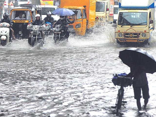 Major traffic snarls were reported in the city on Tuesday evening. Traffic jams were reported in at least 12 areas. (Satish Bate/HT)