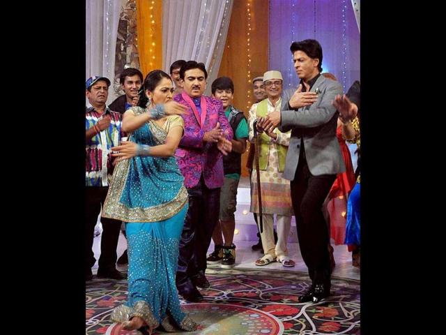 SRK dances on the sets of the serial