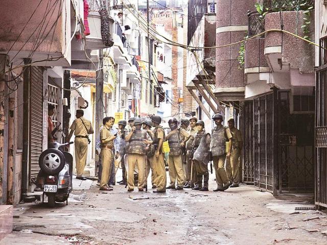 File photo: Delhi Police special cell team at the encounter spot after the two suspected militants were killed during an encounter, in Jamia Nagar, New Delhi. (HT Photo/Sunil Saxena)