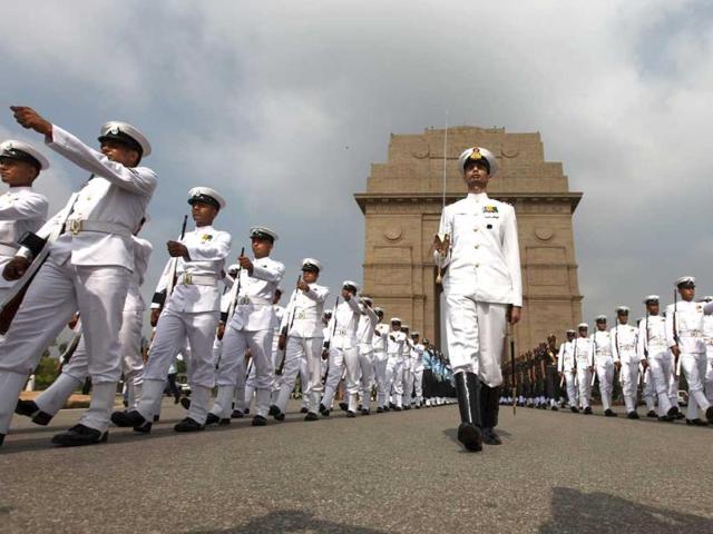 Indian navy personnel pay tribute at India Gate war memorial on the 14th anniversary of India's victory in the Kargil War in New Delhi. (AP Photo)