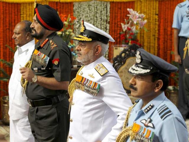 From left, defense minister A K Antony, army chief general Bikram Singh, navy chief admiral Devendra Kumar Joshi and Indian airforce chief air chief marshal NAK Browne, pay tribute at India Gate war memorial on the 14th anniversary of India's victory in the Kargil War in New Delhi, India. (AP Photo)