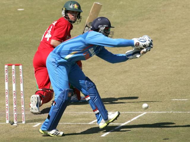 Zimbabwe's Sean Williams in action as Indian wicket keeper Dinesh Karthik fields behind the stumps during the third ODI at the Harare Sports Club. (AFP Photo)