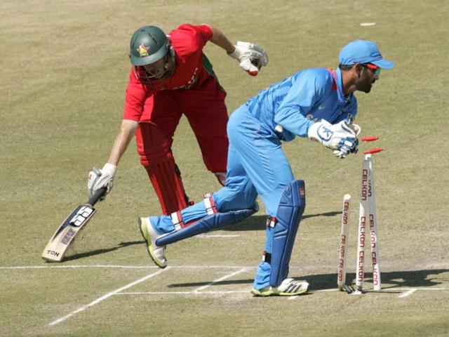 Zimbabwe's Sean Williams (L) is run-out by Indian wicket keeper Dinesh Karthik during the third ODI at the Harare Sports Club. (AFP Photo)