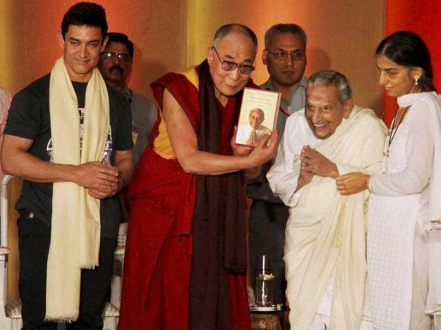 Tibetan spiritual leader Dalai Lama, spiritual leader Dada JP Vaswani and Aamir Khan during the launch of a book at an interactive session in Pune on Sunday. (PTI Photo)