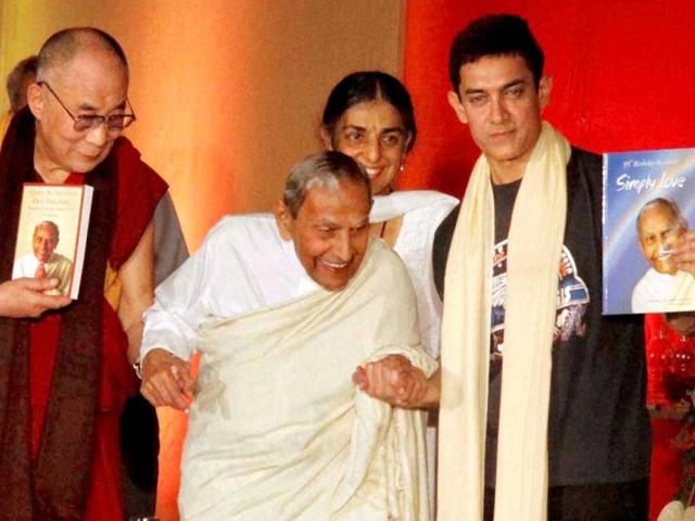 Actor Aamir Khan hosted an interactive session between Tibetan spiritual leader Dalai Lama and spiritual leader Dada JP Vaswani in Pune on Sunday (July 28). Aamir Khan also shared his childhood memories with the Dalai Lama. (PTI Photo)