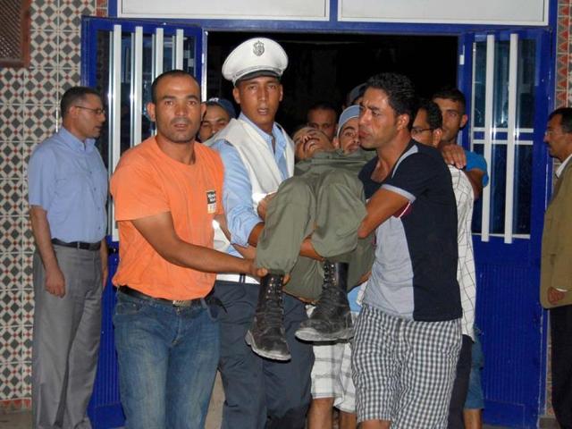 A Tunisian soldier wounded during an ongoing hunt for a group of jihadists arrives at the hospital in Kasserine, the regional capital of the western region of Mount Chaambi. (AFP Photo)