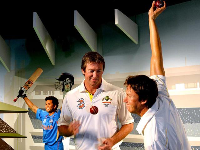 Australia's cricket legend Glenn McGrath (C) looks at the launch of his wax figure (R) at Madame Tussauds in Sydney. (AFP Photo)