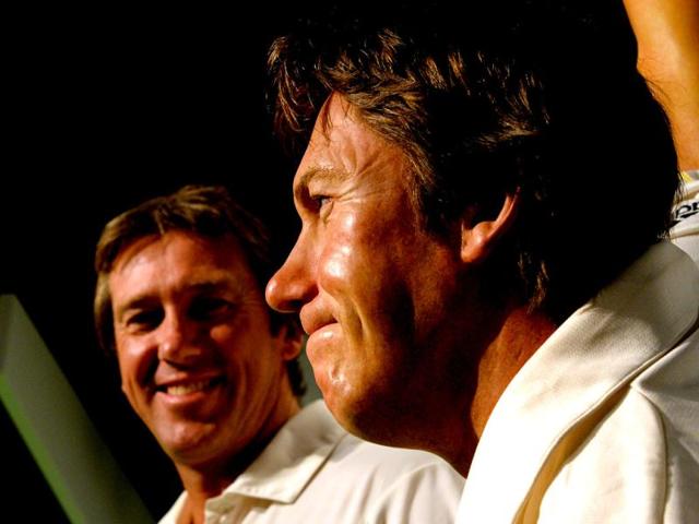 Australia's cricket legend Glenn McGrath (L) looks at the launch of his wax figure (R) at Madame Tussauds in Sydney. McGrath was the winner of the Madame Tussauds Sydney Aussie votes campaign where the Australian public was asked to cast their votes on which Australian sporting hero they wanted to see immortalised in wax. (AFP Photo)