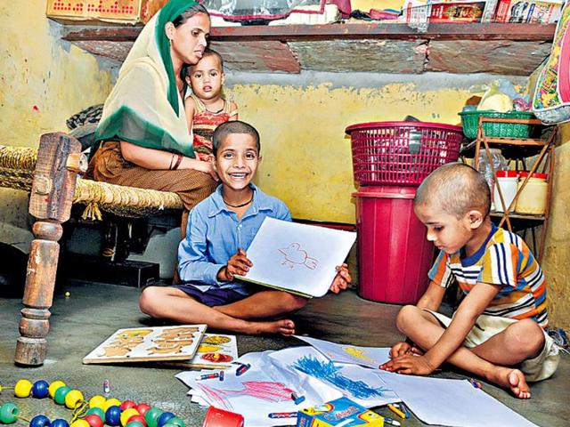 Being-poor-has-not-deterred-brothers-Vishal-and-Vikas-from-pursuing-their-dream-of-education-HT-photo-Mohd-Zakir