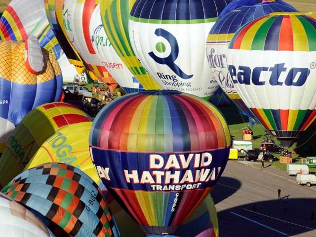 Hot air-balloons are about to fly over Chambley-Bussieres, eastern France, before the world record attempt of the biggest line with 391 balloons as part of the yearly event Lorraine Mondial Air Ballons. (AFP photo)
