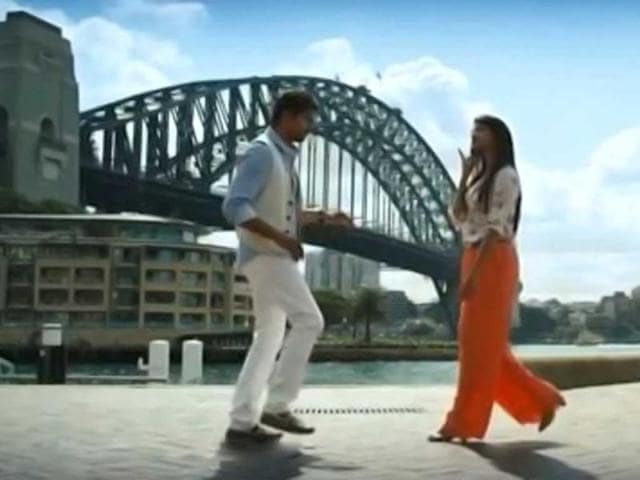 Song and dance routine starring Vijay and Amala Paul