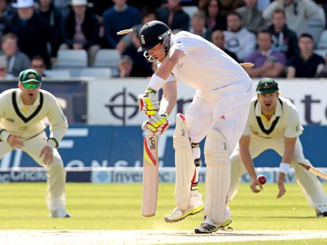 England's Ian Bell (C) loses his wicket to Australia's Ryan Harris for 113 runs during the fourth day of the fourth Ashes Test at Chester-le-Street England. (AFP Photo)