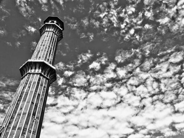 Look at those clouds! And of course a glimpse of Jama Masjid. (Photo: Akashpratim)