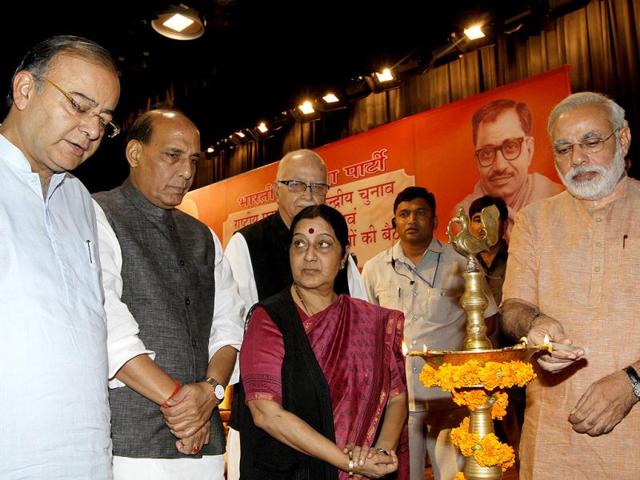 Rajnath Singh with LK Advani, Sushma Swaraj, Arun Jaitley and Narendra Modi at the Party's National Election Campaign Committee meeting (HT Photo/Arvind Yadav).