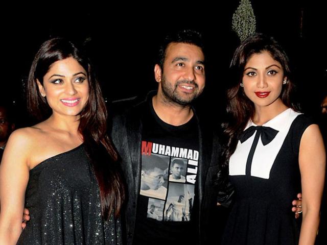 Family poses: Shamita Shetty and Raj Kundra with Shilpa Shetty. (AFP Photo)